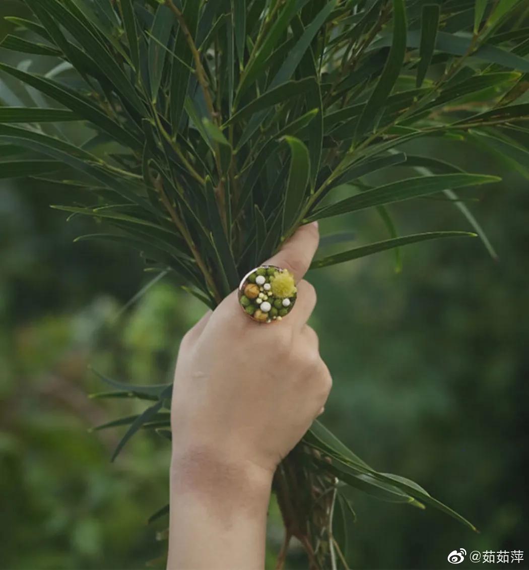 夫妻深山打造500万别墅,90后夫妻隐居山林自建小屋