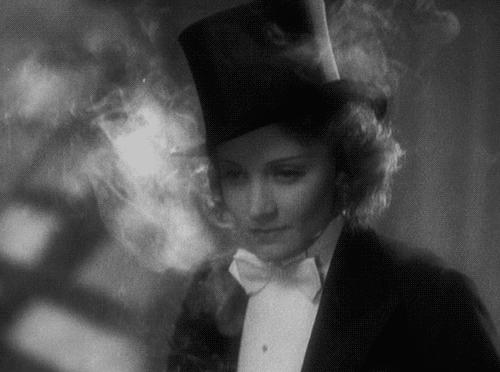 优雅与激情的化身，这个混迹巴黎40年的混血女人真致命