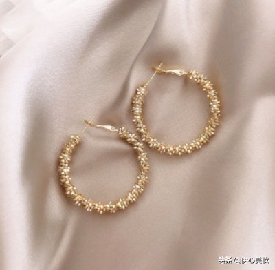 挂耳式耳环高级感,浪漫型风格戴什么样的耳环