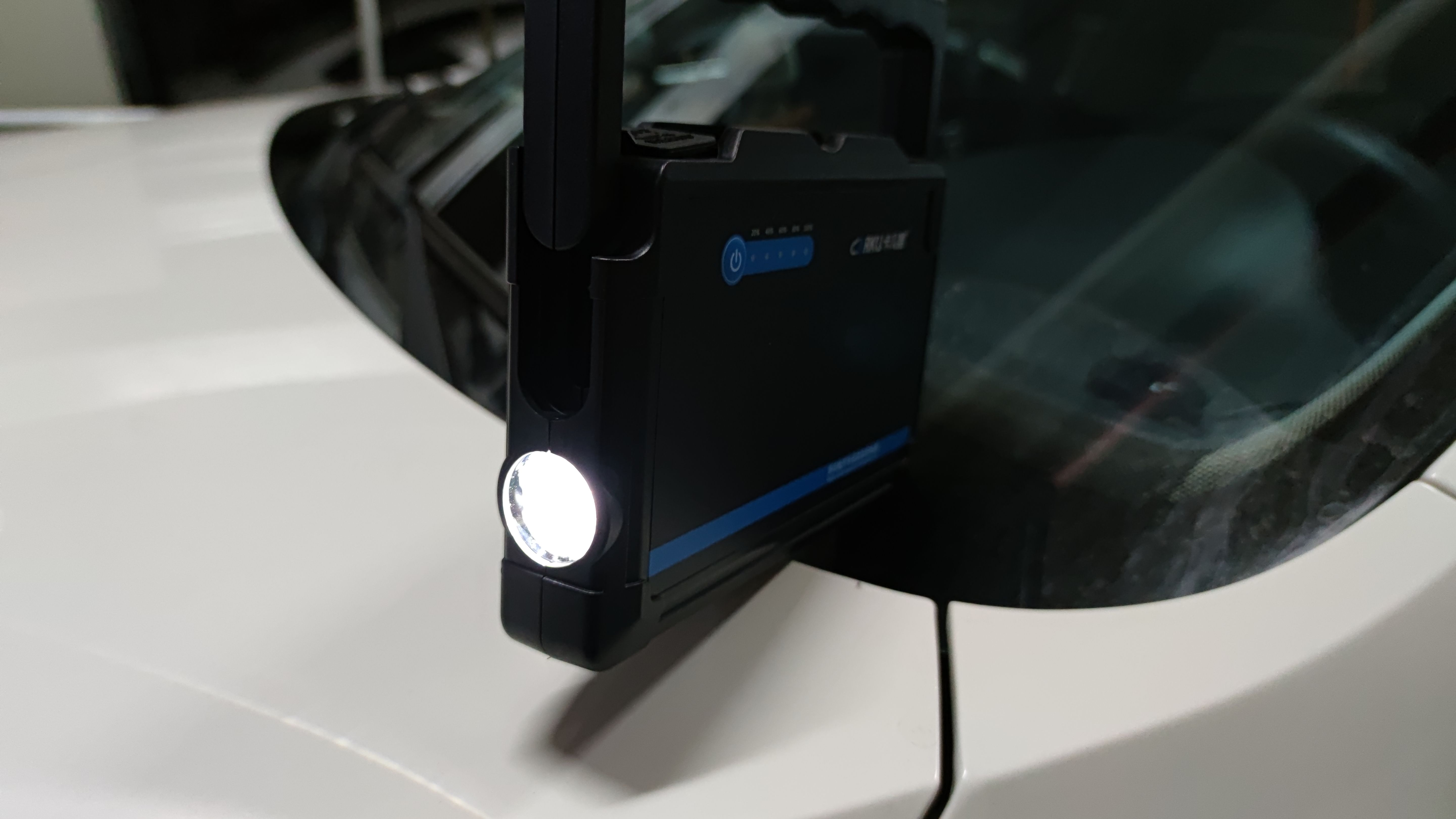 车辆意外熄火如何快速解决？卡儿酷DW2000启动电源来帮你