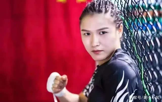 张伟丽震撼外国人视频,中国格斗女王张伟丽捍卫主场荣誉