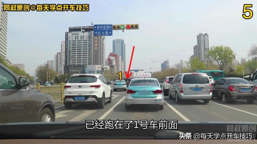 十个路口左转要注意什么,双红绿灯左转怎么过