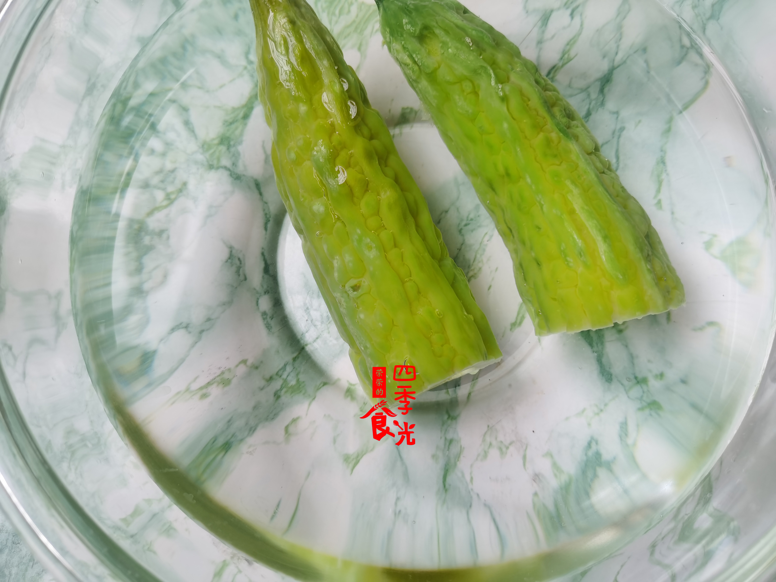 减肥期苦瓜怎么做好吃,苦瓜可以生吃配鸡蛋减脂