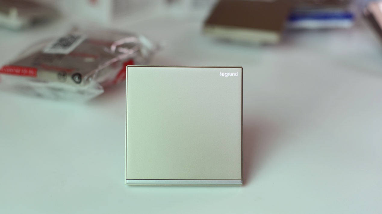 罗格朗开关怎么从墙上拆下来,罗格朗简约插座拆解