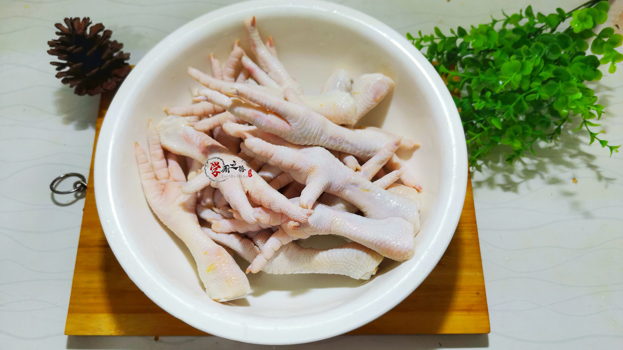 虎皮鸡爪软烂脱骨的技巧,虎皮鸡爪破皮方法