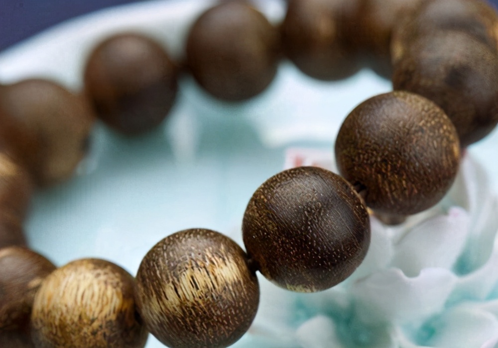 白奇楠与绿奇楠沉香,白奇楠与绿奇楠哪个味道香