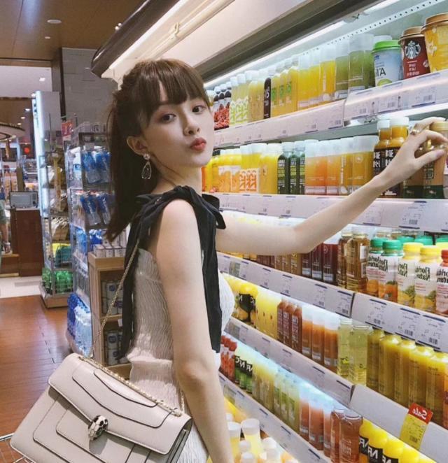 不挑脸型的霸气刘海,不挑脸型的法式空气刘海锁骨发