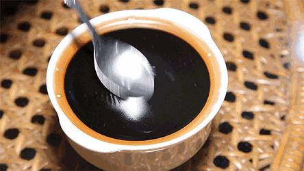 亲手自制烧仙草奶茶味道好极了,家庭简易版奶茶烧仙草