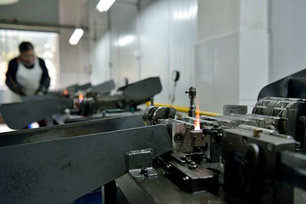 真是隔行如隔山,水银体温计生产过程原来如此,为啥现在很少见了