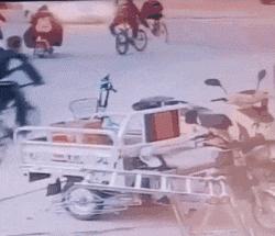 搞笑gif嫂子包饺子,搞笑gif姑娘你这次真的是玩过头了