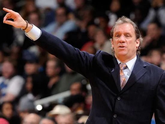 靠“反富人”人设，社会主义者桑德斯成为大热门