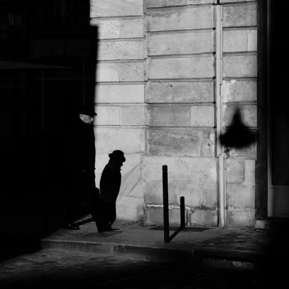 用一本小说讲透时间的秘密，生存的意义，这位作家的格局不止于此