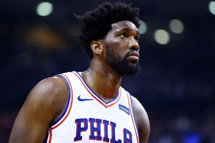 76人vs猛龙恩比德庆祝动作,恩比德绝杀猛龙找德雷克