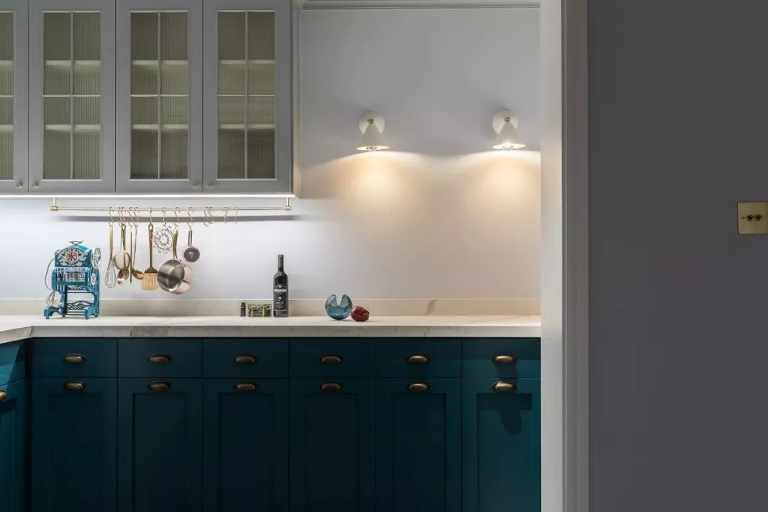 28岁成都女孩180㎡豪宅爆红！砸100W做1室3个衣帽间：壕无人性