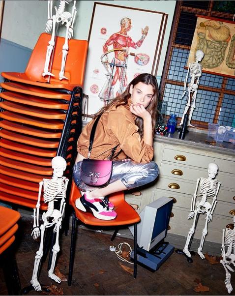 pinko燕子包怎么500块都能买到了,pinko黑色翅膀燕子包2018年款