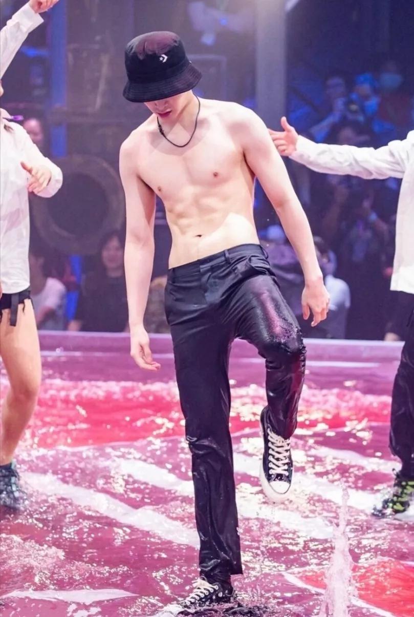 张艺兴努力会有努力的结果,张艺兴觉得努力是成功的必要条件