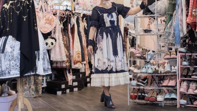 一条裙子上十万元！“炒裙子”比“炒鞋”“炒盲盒”还疯狂？