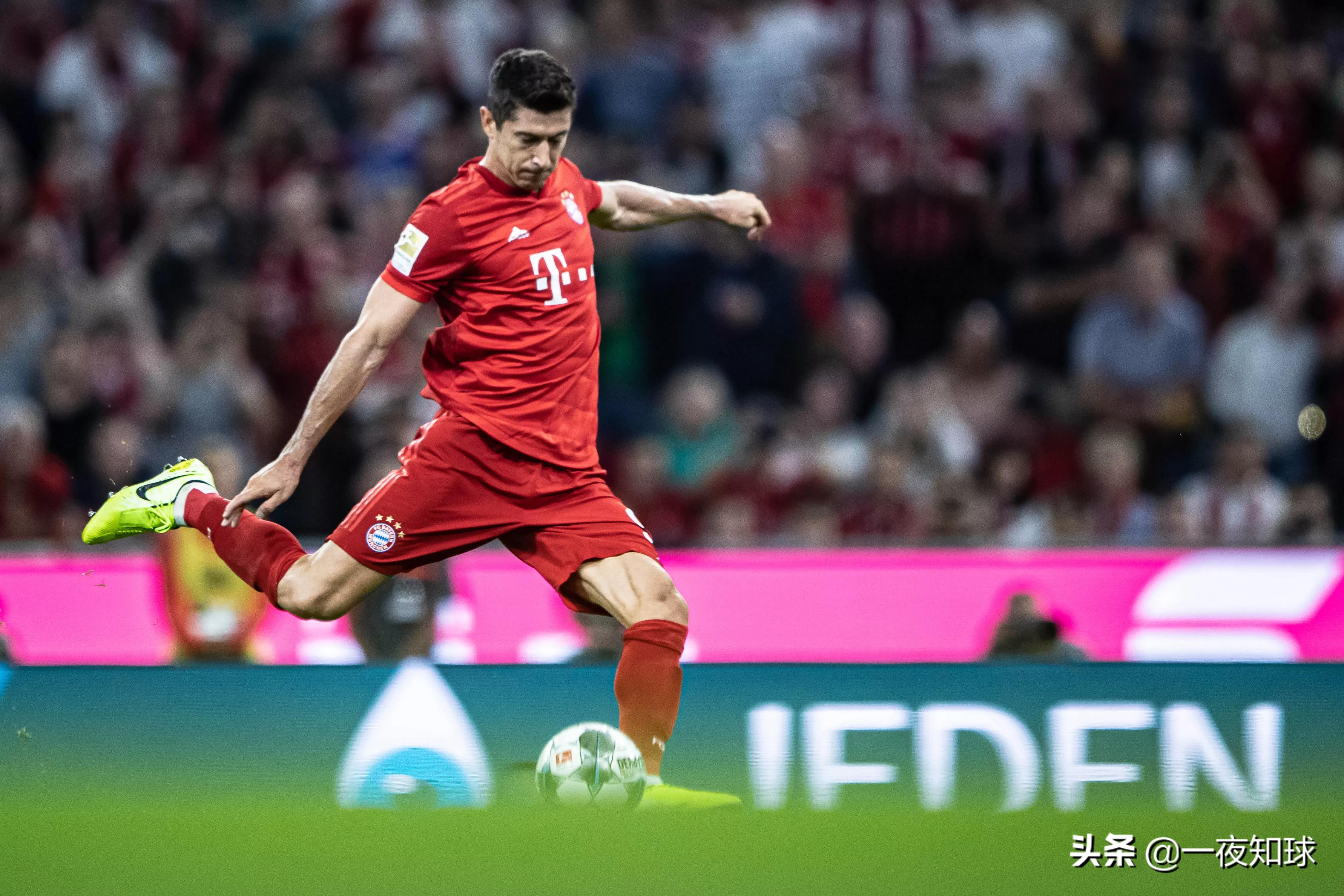 兢兢业业的莱万