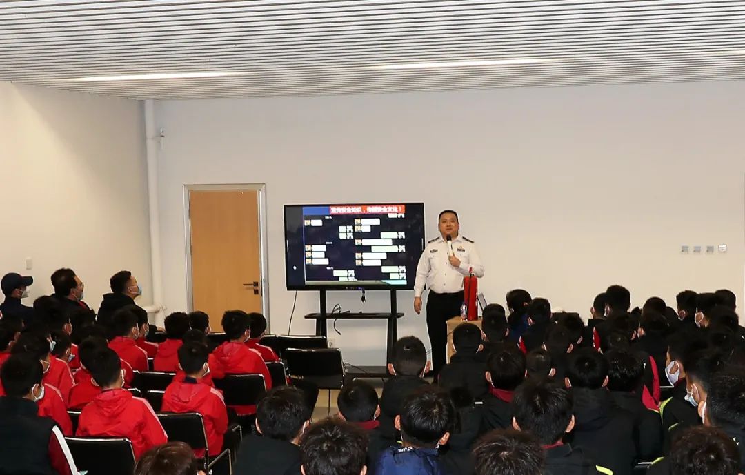 全国中小学生安全教育日在即,长春亚泰青训进行消防开学第一课