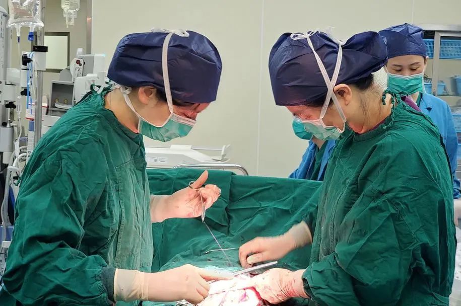 顺产场面见证生命诞生的奇迹,顺产时的情景