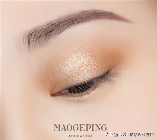 简单大方的秀禾服眼妆搭配,一个单眼皮一个双眼皮怎么画眼妆