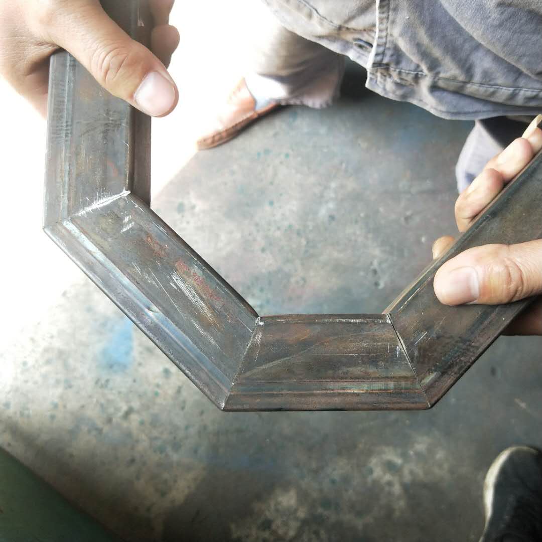 25方管切九十度角一次成型,25方管切90度角