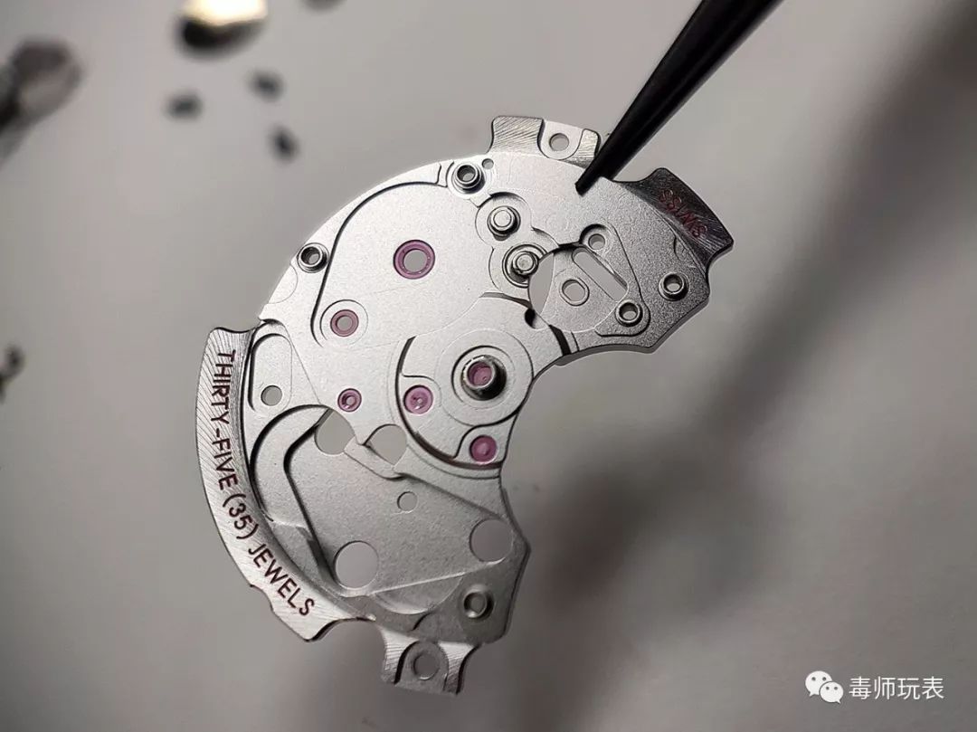 欧米茄海马300机芯是8800还是8806,欧米茄8800与8806机芯揭秘