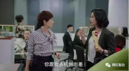 59岁穿比基尼秀长腿A4腰，她就是传说中的女魔头吧？