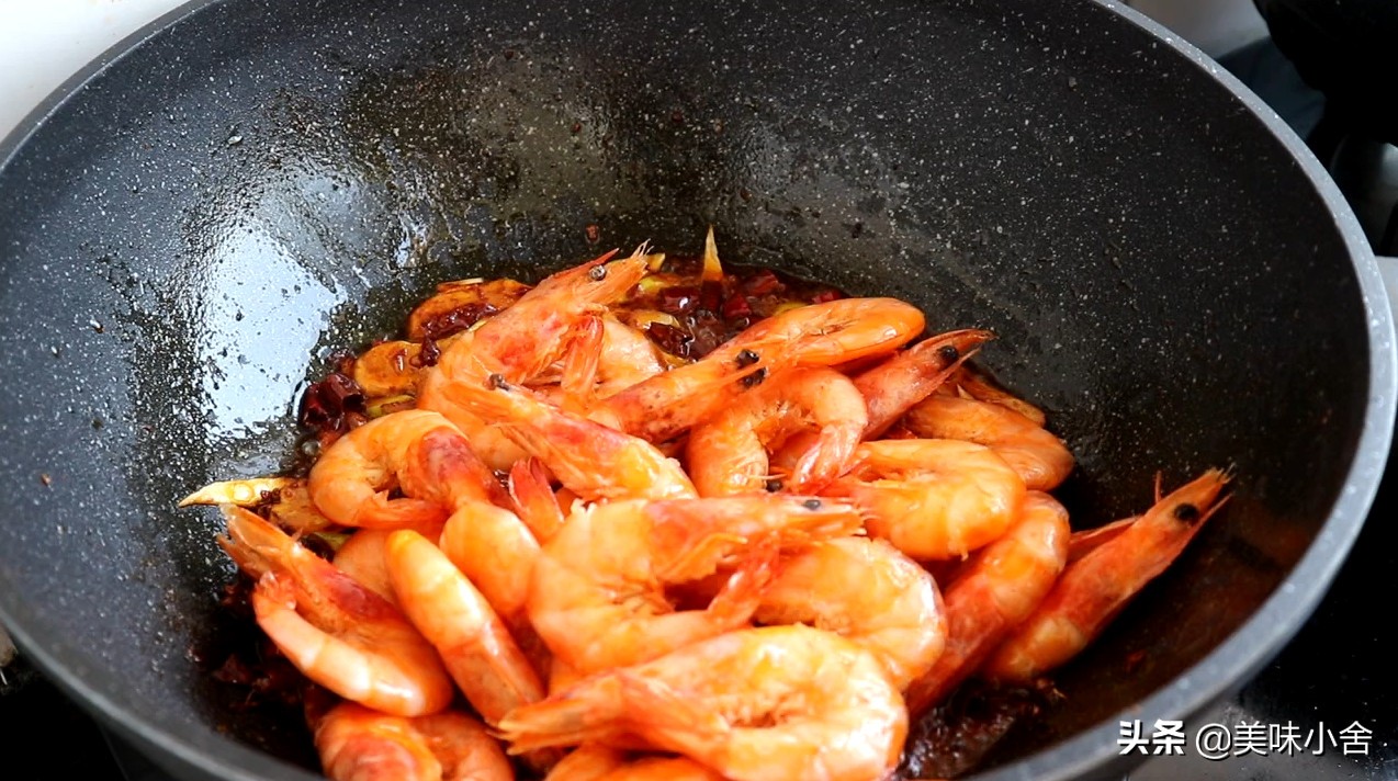 麻辣干锅虾的家常做法大全视频,想吃干锅虾不用去饭店