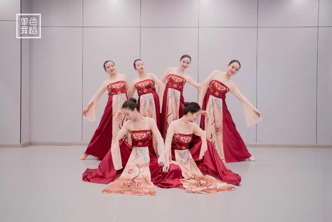 跳中国舞适合穿什么衣服,中国舞服装搭配