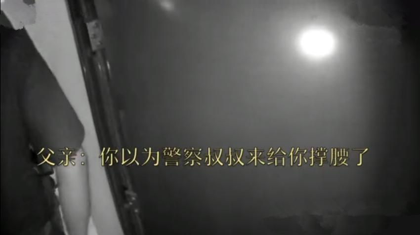 熊孩子充钱被打报警,熊孩子打游戏花掉800万被爸妈暴打