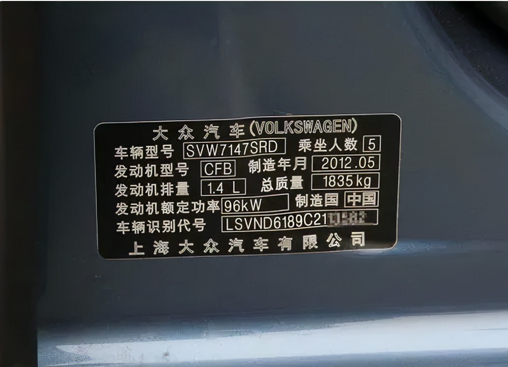 郑州暴雨市民车全部被淹崩溃大哭,郑州暴雨车子被淹