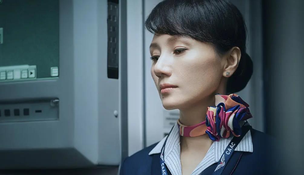 单眼皮、龅牙、厚嘴唇，这些缺陷美才是娱乐圈该有的百媚千红