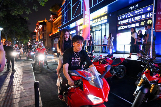 西安MG超玩会满月礼暨杜卡迪车友会在西安MIAMICLUB举办