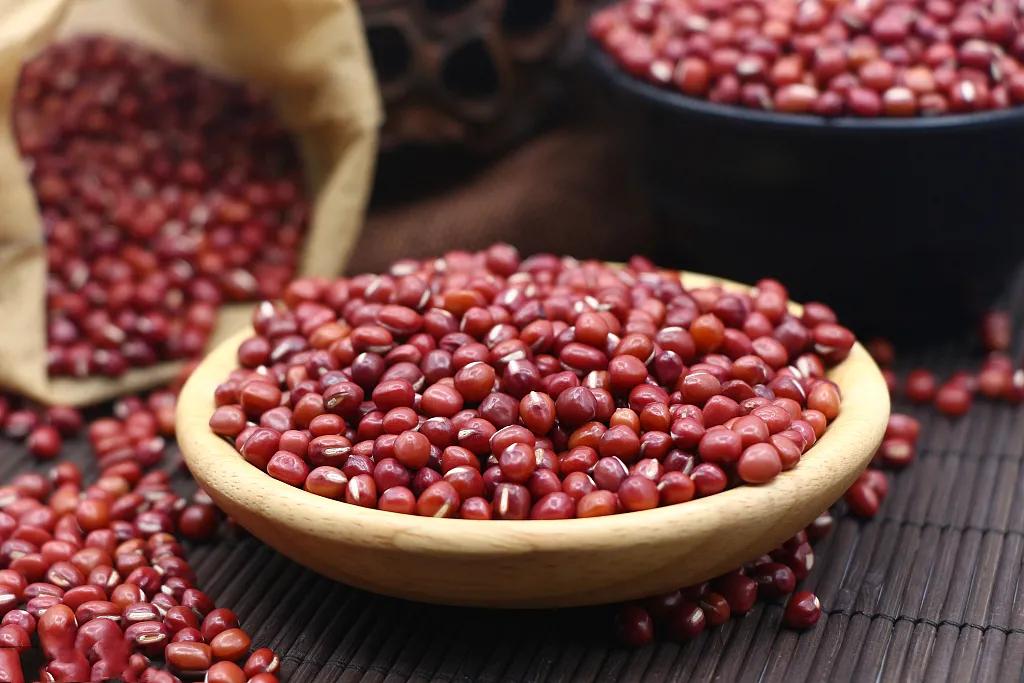 春夏之交，用好几个食疗方，浮肿、面黄、眼袋，轻松祛除