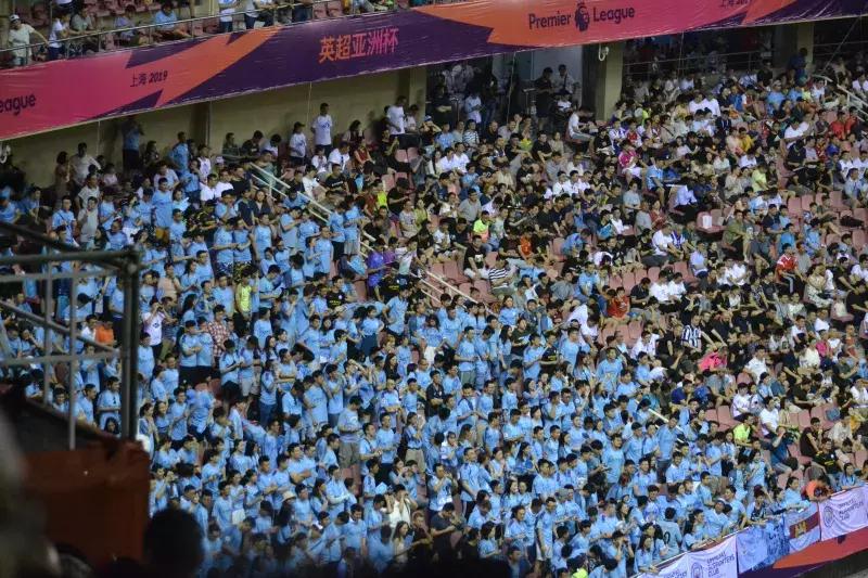 观球手记炎炎夏日在家门口感受狂热英超，我在，就是主场
