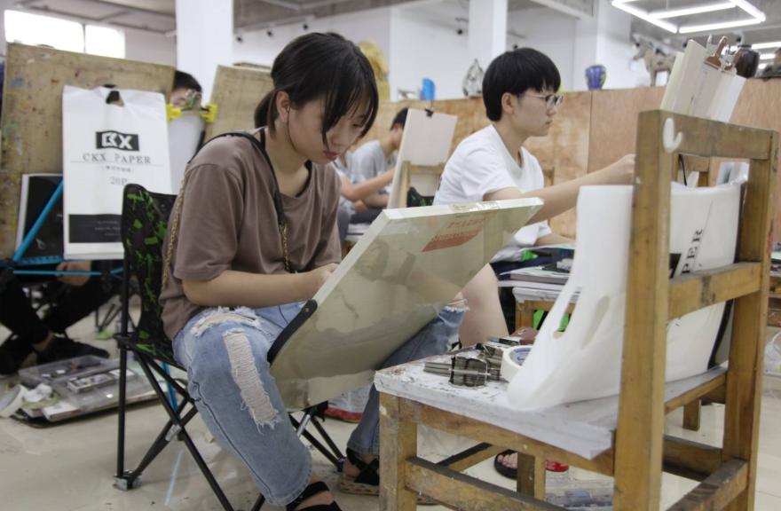 学渣语文课本走红，墨子“变身”俏萝莉，老师：放学别走