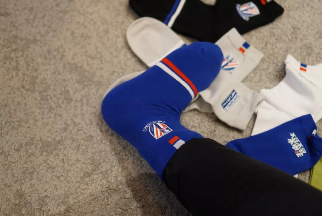 上海申花接地气鞋,上海申花足球袜