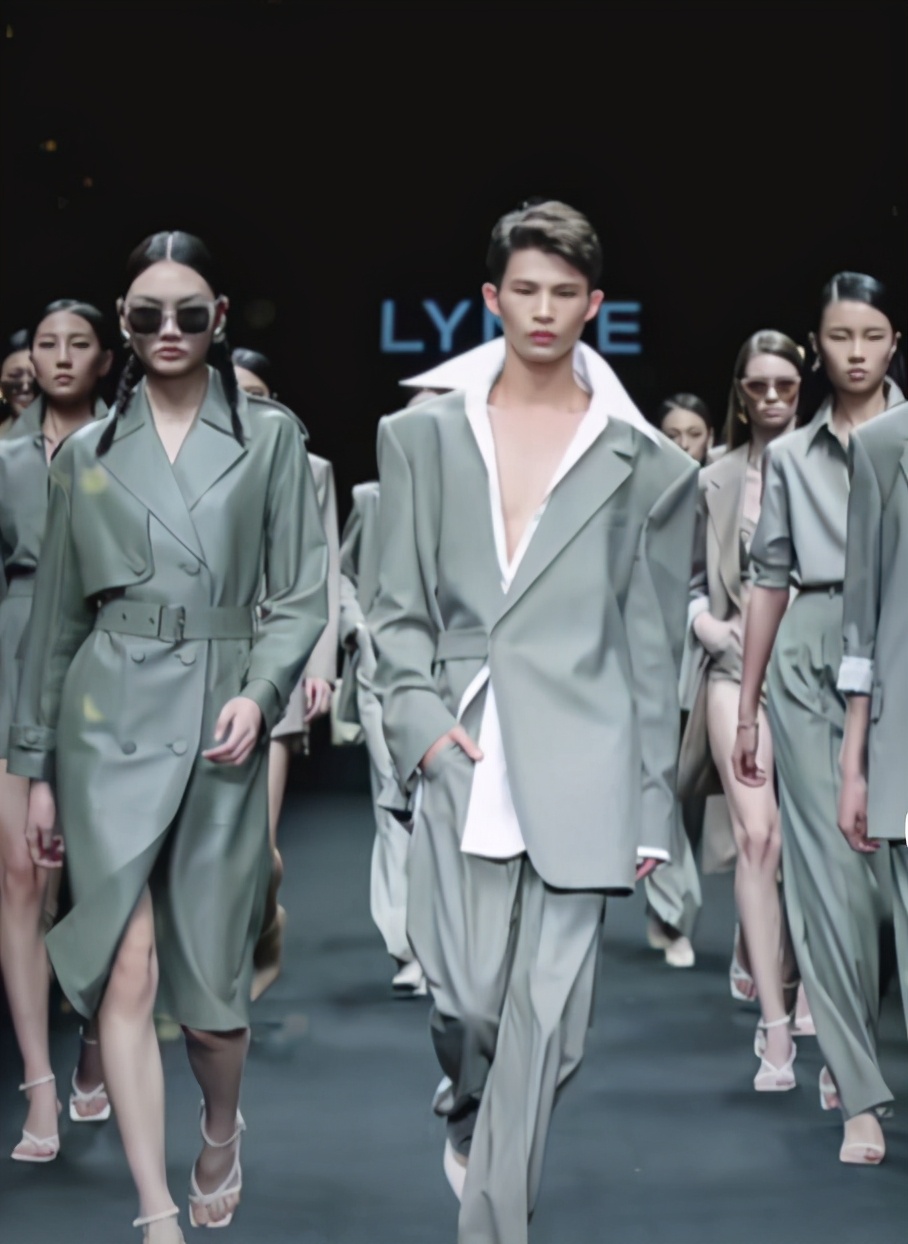 被国人嘲讽，却在国外封神！农村小伙成国际超模，打脸所有嘲笑者