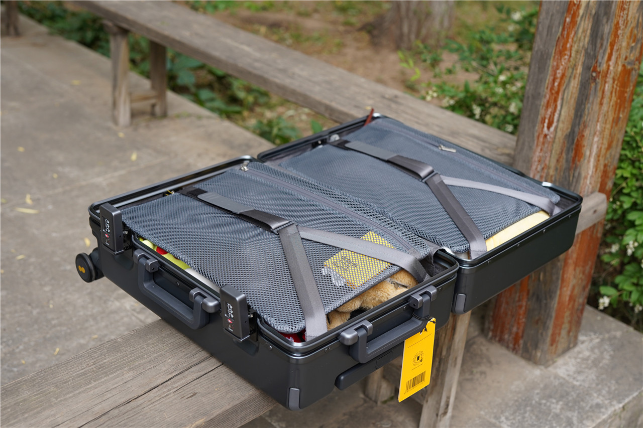 地平线8号行李箱24寸能装多少东西,行李箱推荐地平线8号