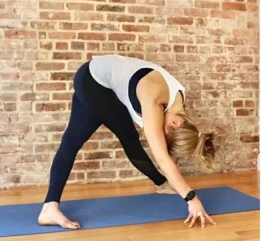 穿高跟鞋脚疼按摩,高跟鞋式瑜伽动作要点