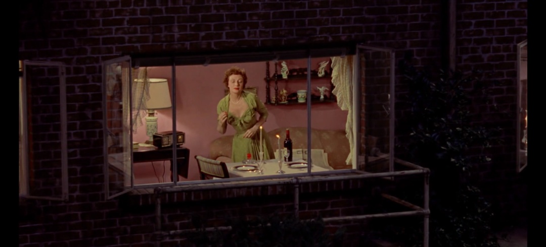 希区柯克经典电影后窗,希区柯克后窗艺术