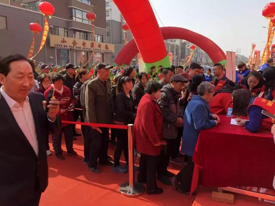 千人共庆小村外五粮原度全国品牌5s连锁店-德惠店盛大开业