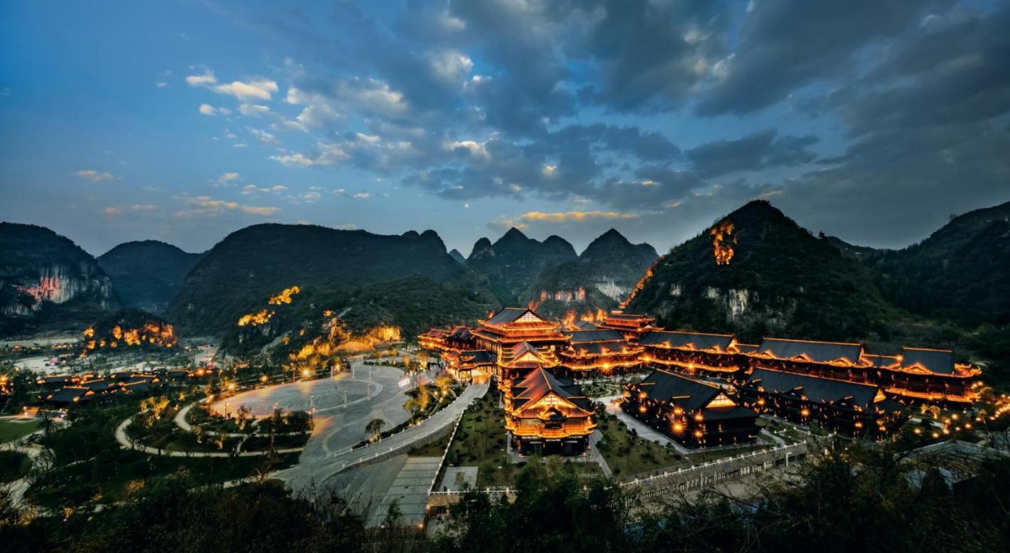 瀑布大小七孔西江千户苗寨,千户苗寨和小七孔和黄果树瀑布