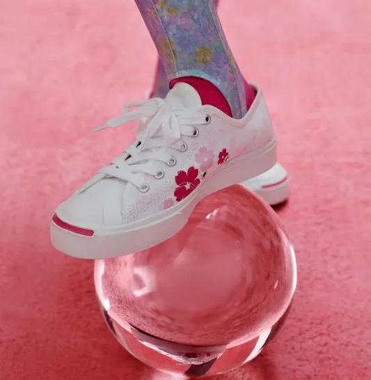 今年流行帆布鞋底子,今年特别流行的一款帆布鞋