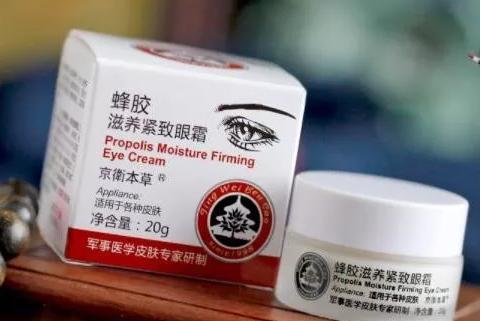 戚薇涂眼霜真的有效果吗,戚薇分享眼霜涂抹方法