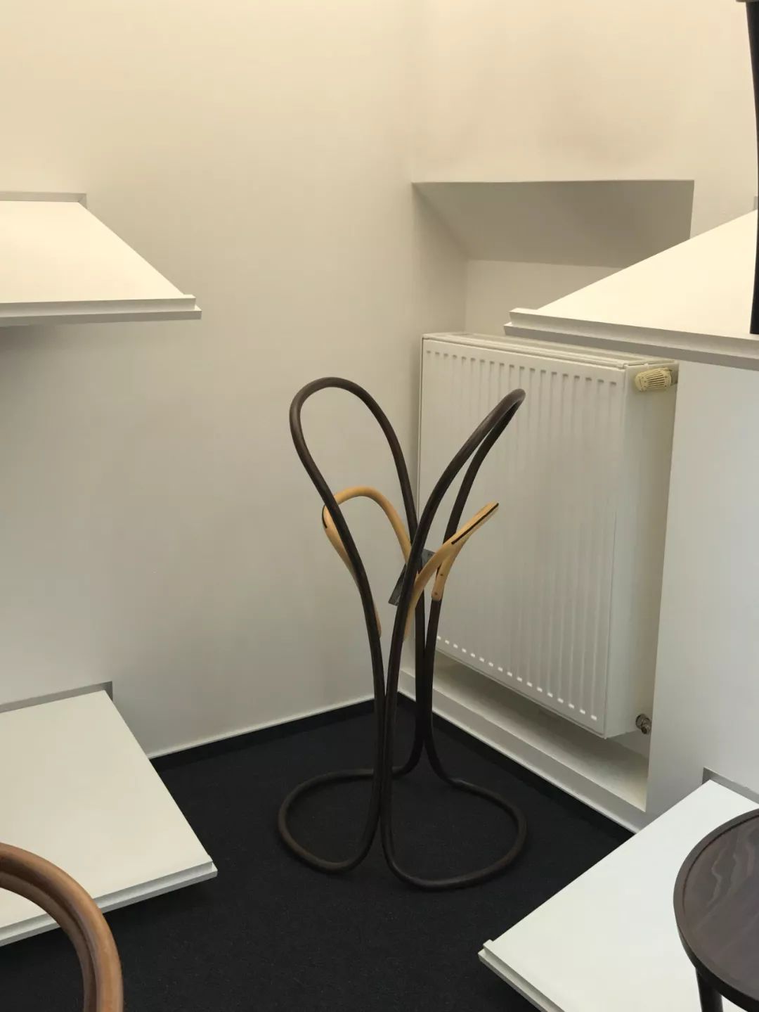 探访TON工厂看经典椅子背后的故事|疯狂24h我们去捷克干了啥？