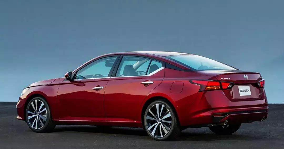 试驾2.0TVC-TURBO秒杀V6？零百加速只有6.4s——日产天籁