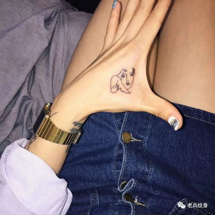 纹身恢复期感觉掉色了,纹身久了颜色变淡需要重新上色吗