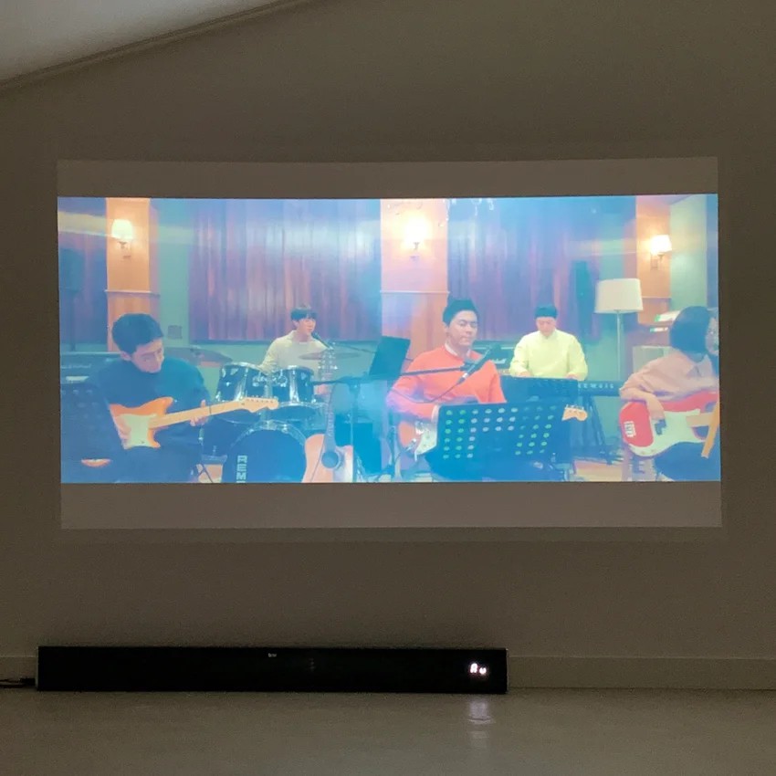 11层顶楼带阁楼露台,顶层带阁楼露台和底层带院子